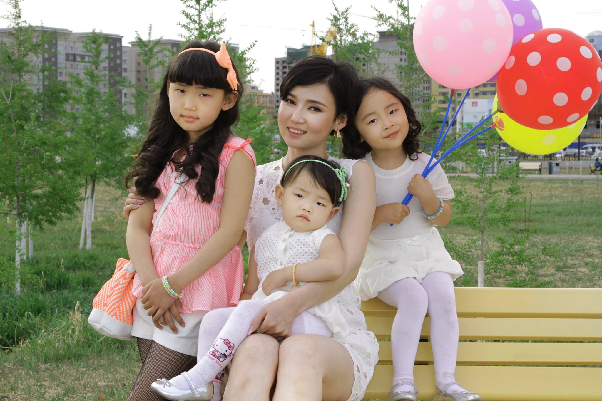 Жүжигчин Б.Баярмаа “хөөрхөн гүнжүүдтэйгээ хамтдаа” /фото/